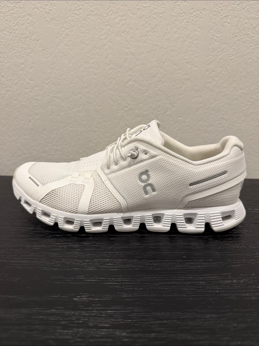 On Running Cloud 5 Women’s Size 8.5 W8.5 Athletic Shoe All White Training Workou